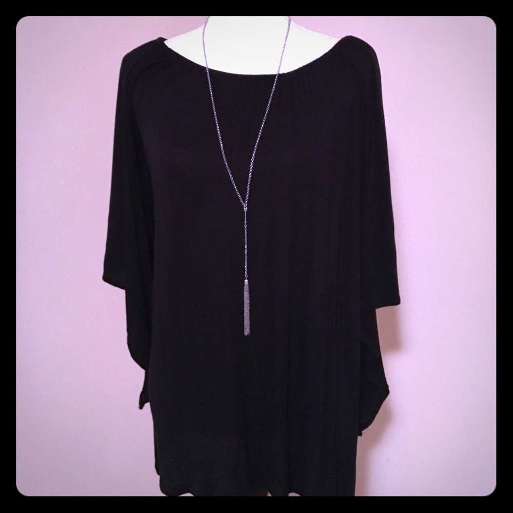 EUC black flowy top with batwing sleeves