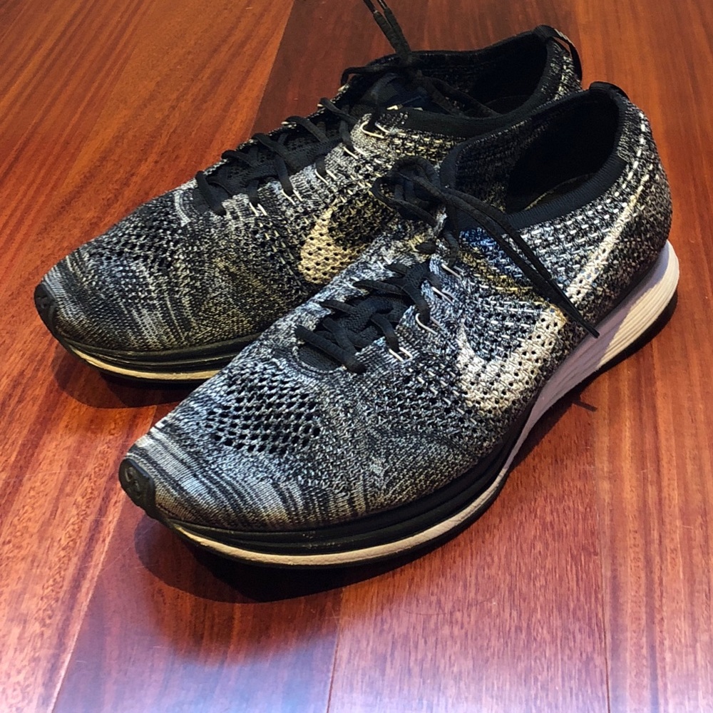 Nike Oreo Flyknit Racers ⚪️⚫️