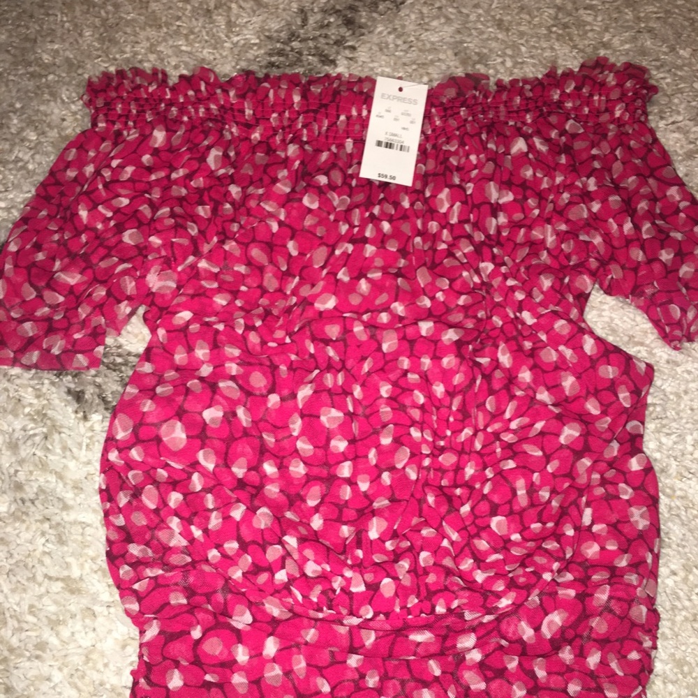 Off shoulder top size XS-Express