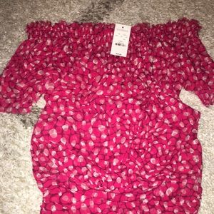 Off shoulder top size XS-Express