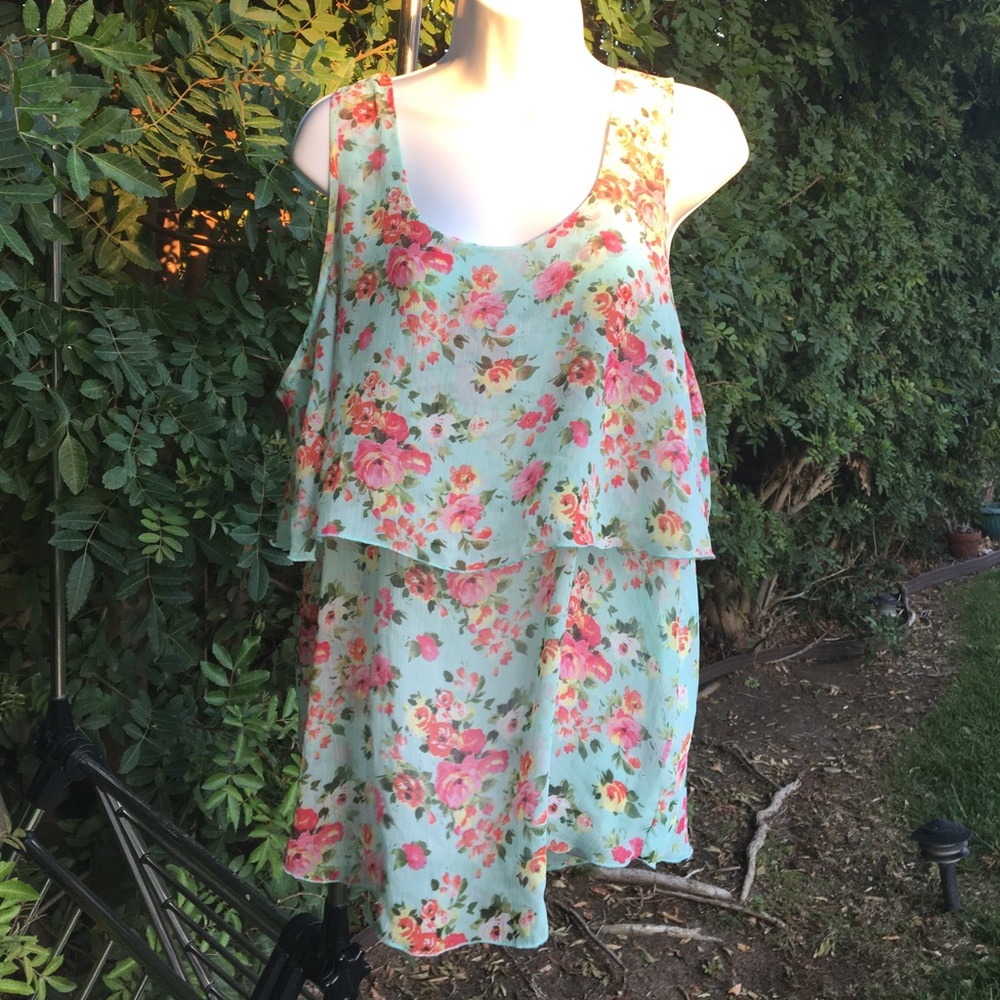 cute & breezy floral blouse 🌺