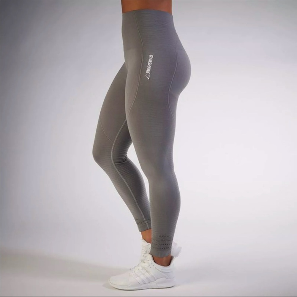 Gym shark leggings