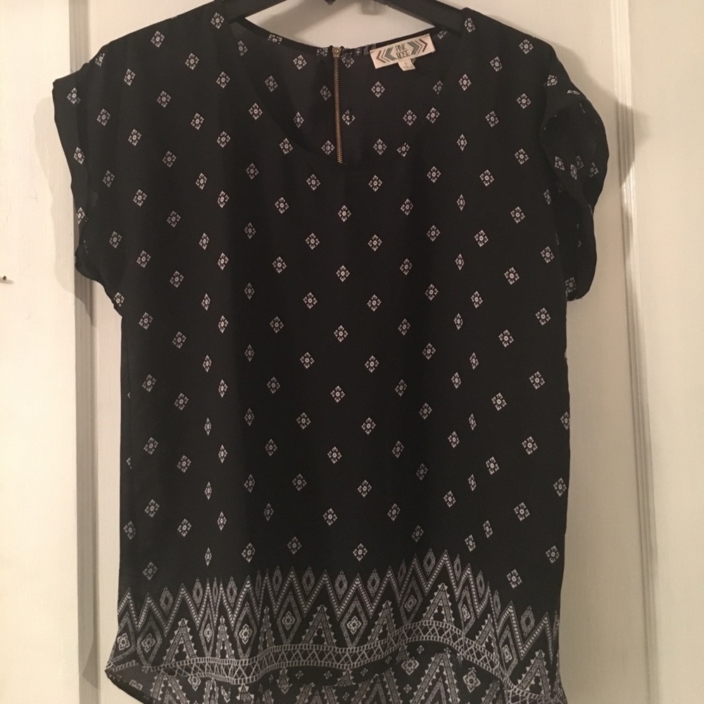 Black and white patterned shirt!