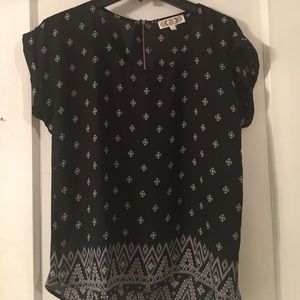 Black and white patterned shirt!