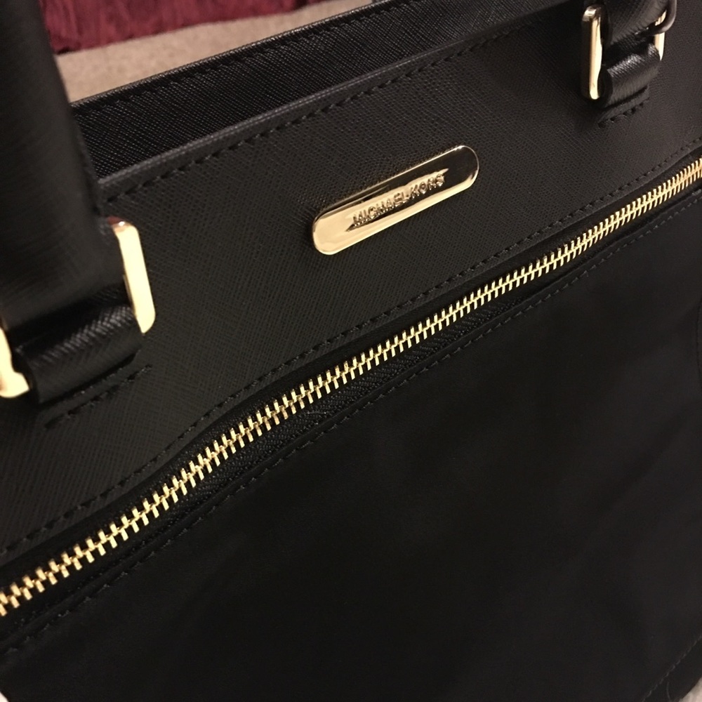 🌹SOLD🌹 Authentic Michael Kors Colgate Black Tote - Picture 4 of 8