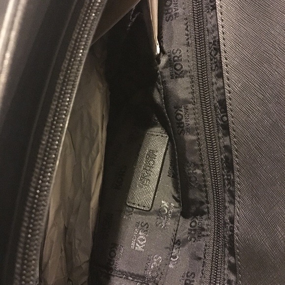 🌹SOLD🌹 Authentic Michael Kors Colgate Black Tote - Picture 6 of 8