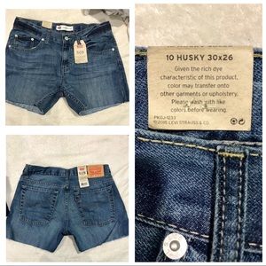 Women’s Levi’s denim shorts