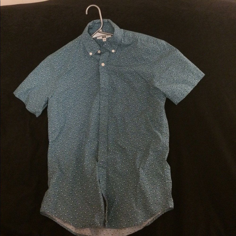 Blue speckled UNIQLO button up short sleeve SMALL