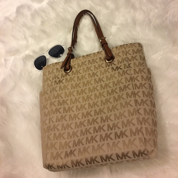 ❤️Sold❤️Authentic! Michael Kors Jet Set Tote - Picture 2 of 8