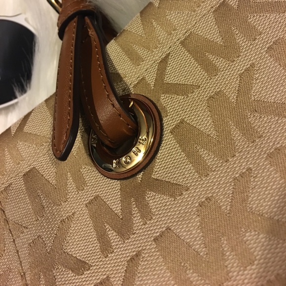 ❤️Sold❤️Authentic! Michael Kors Jet Set Tote - Picture 3 of 8