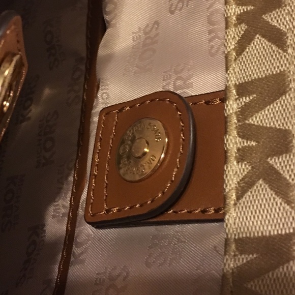 ❤️Sold❤️Authentic! Michael Kors Jet Set Tote - Picture 6 of 8