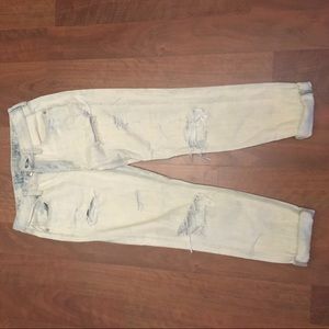 American Eagle Tomgirl Size 0 destroyed jeans