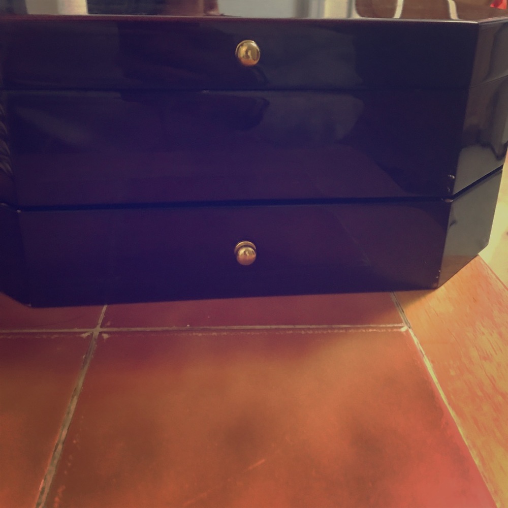 Make up storage kit. - Picture 1 of 3