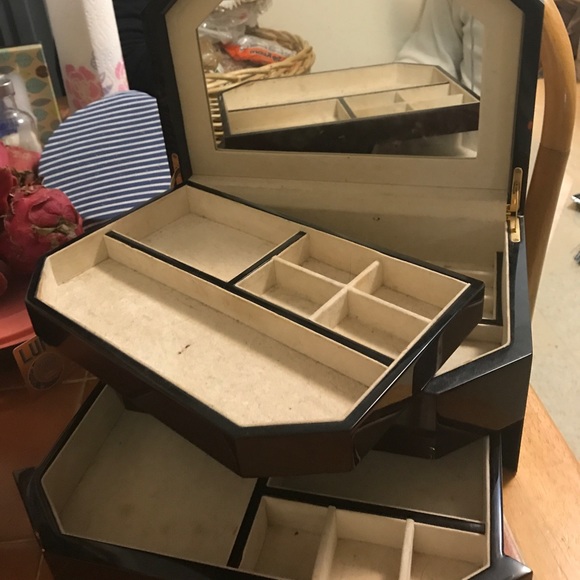 Make up storage kit. - Picture 3 of 3