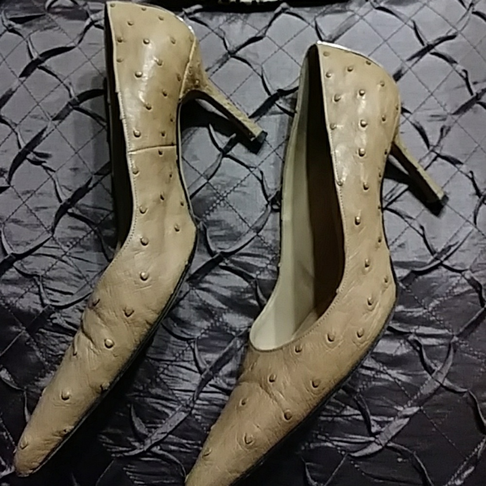 Versace Ostrich Tan shoe with - Picture 2 of 6