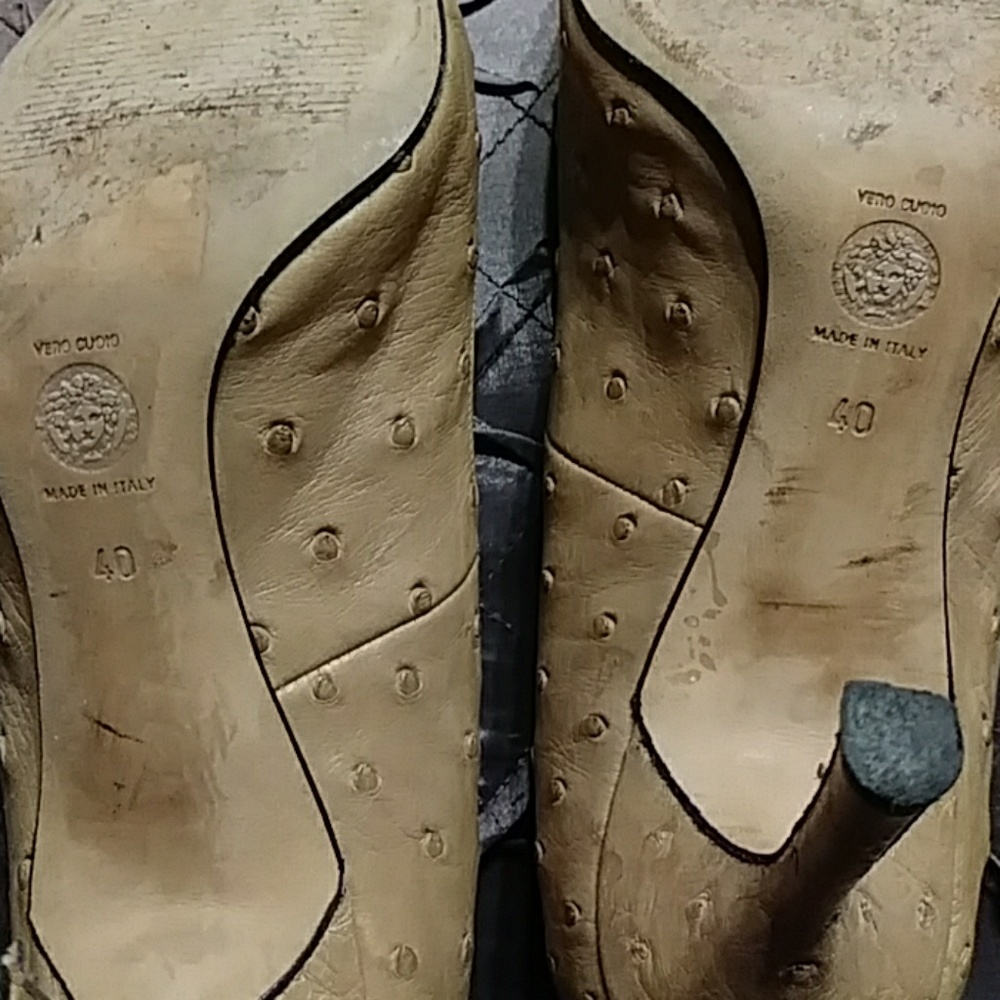 Versace Ostrich Tan shoe with - Picture 3 of 6