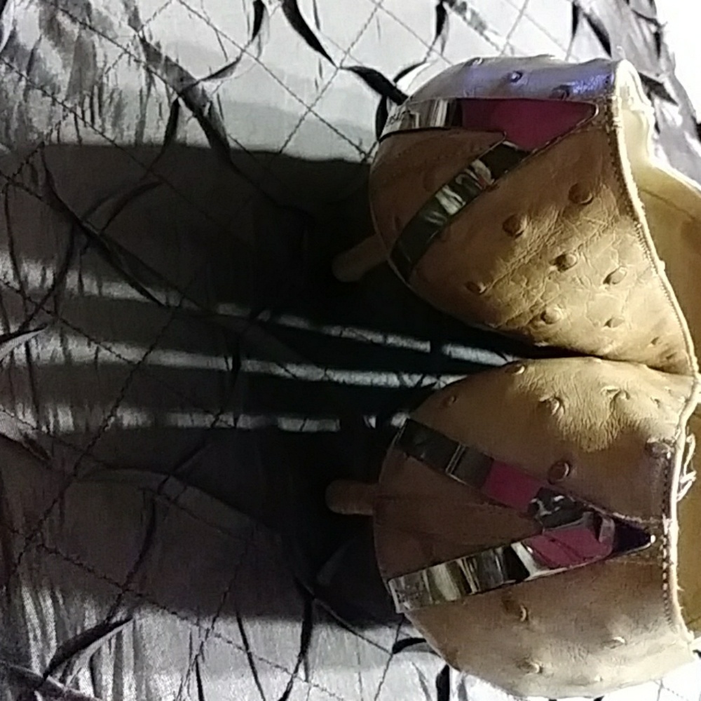 Versace Ostrich Tan shoe with - Picture 4 of 6