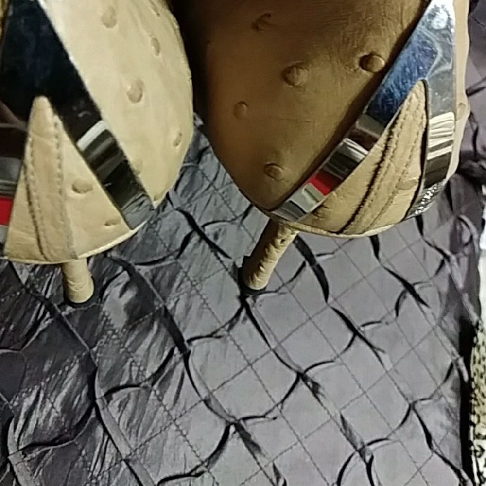 Versace Ostrich Tan shoe with - Picture 5 of 6
