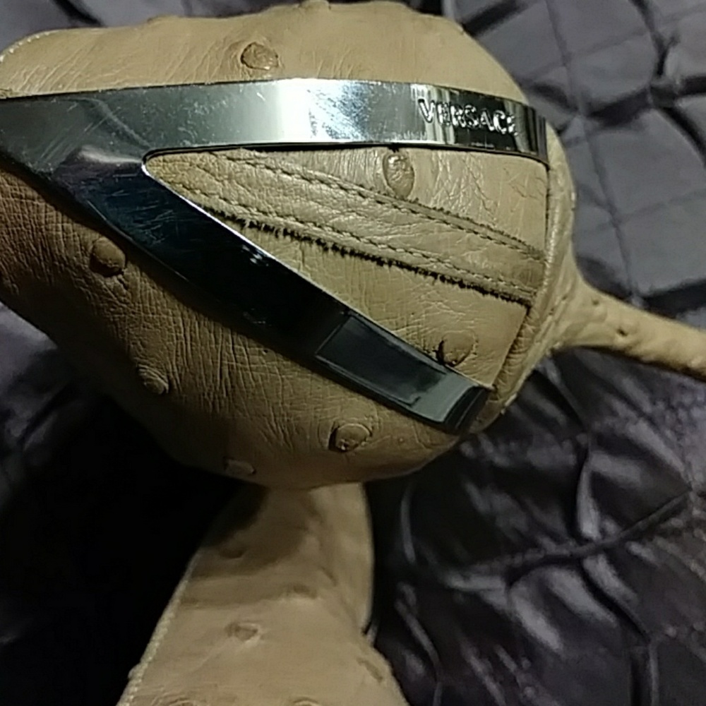 Versace Ostrich Tan shoe with - Picture 6 of 6