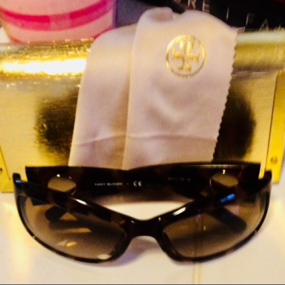 Tory Burch Sun Glasses. - Picture 2 of 3