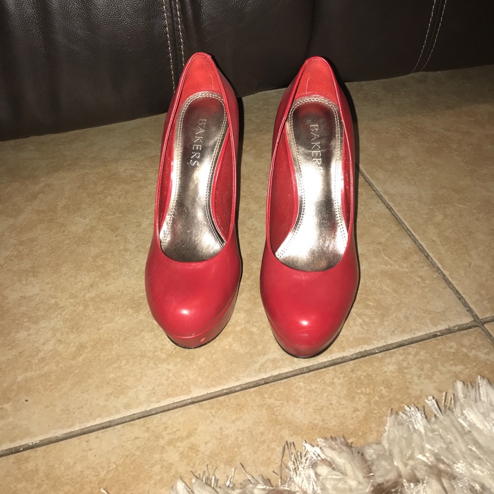Red pumps