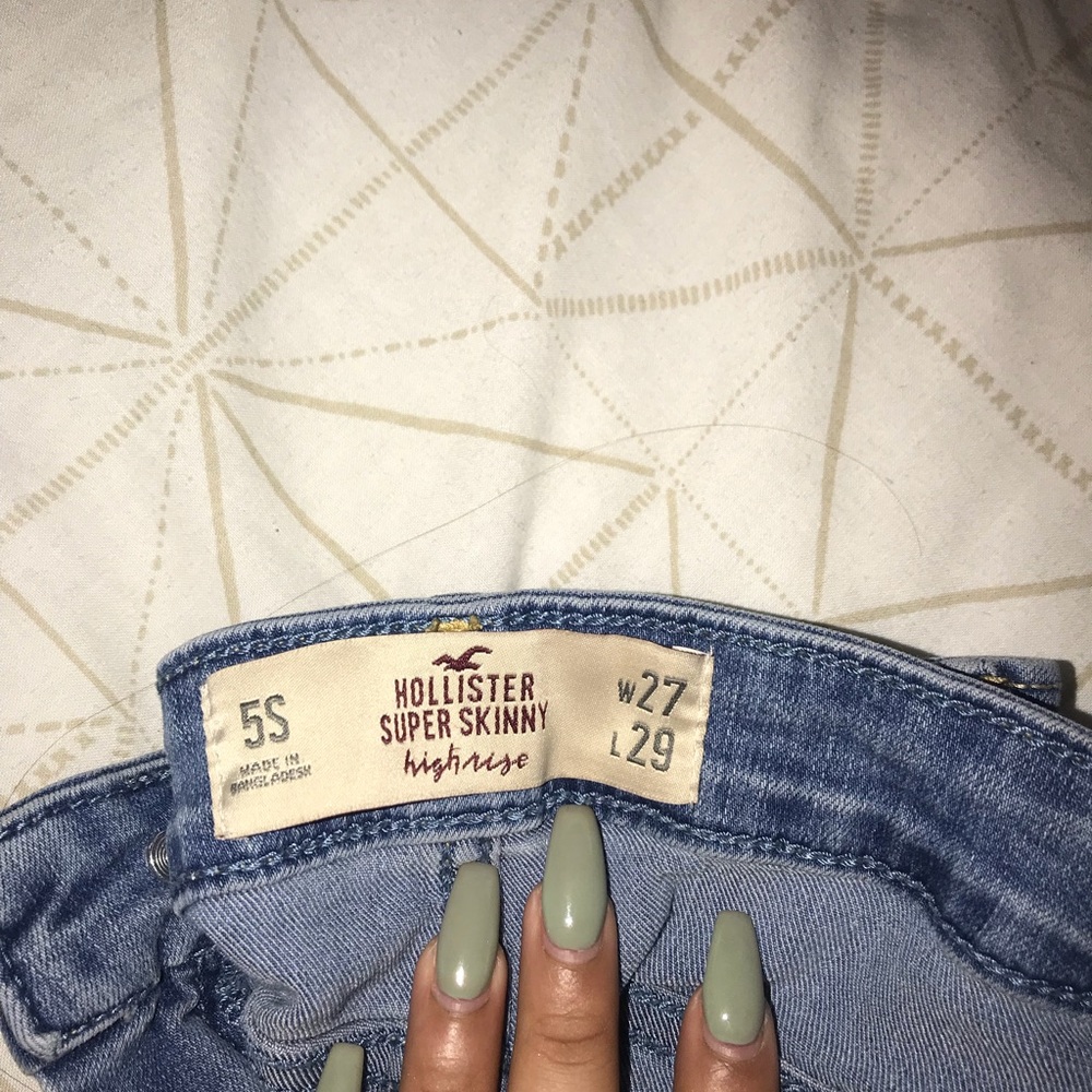 Never worn Hollister Jeans size. 5