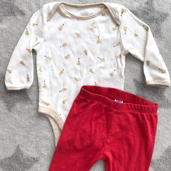 Red & Gold Old Navy Holiday Set - Picture 1 of 5