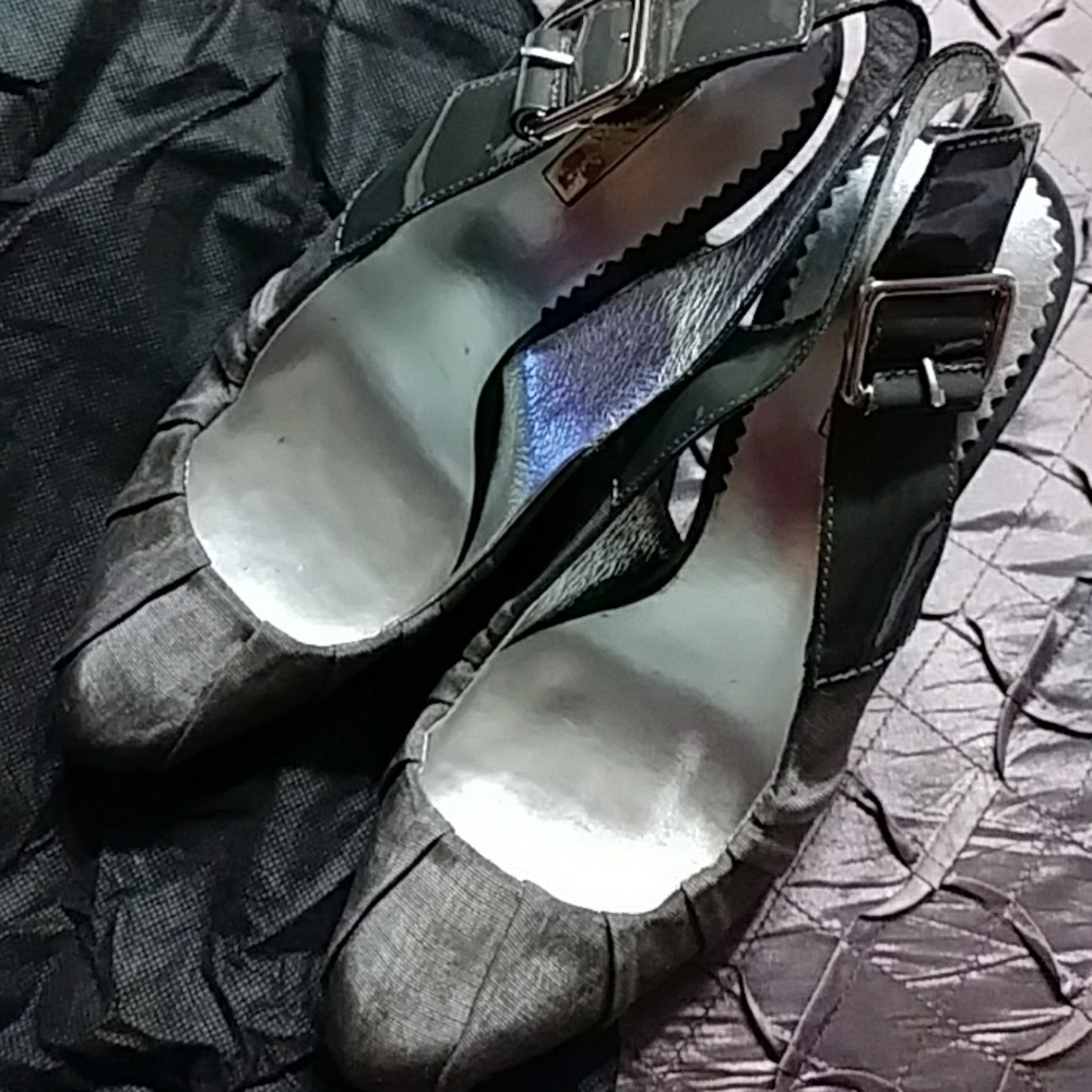 Report Signature super sexy platform heel