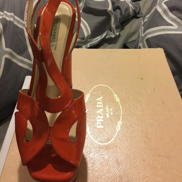 1,100 - Picture 2 of 3