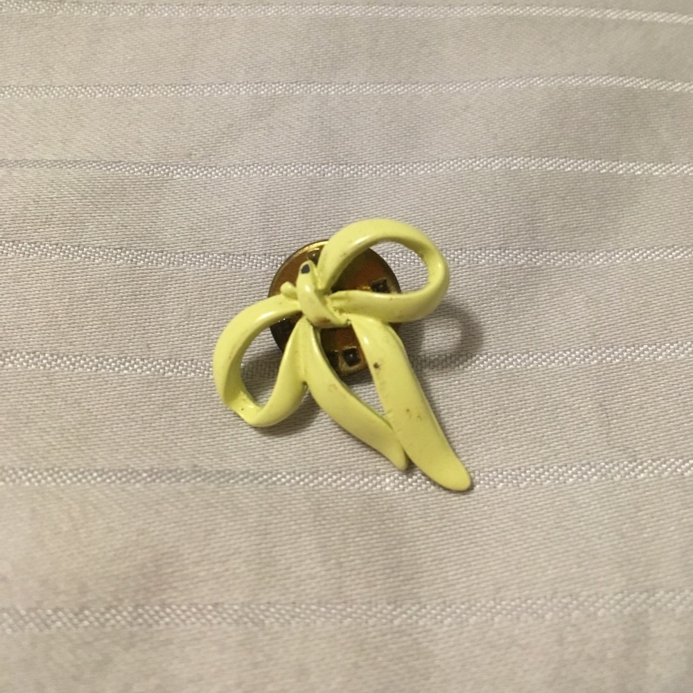 Vintage Yellow ribbon pin