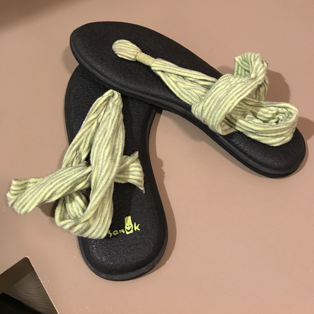 Sanuk yoga mat sandals