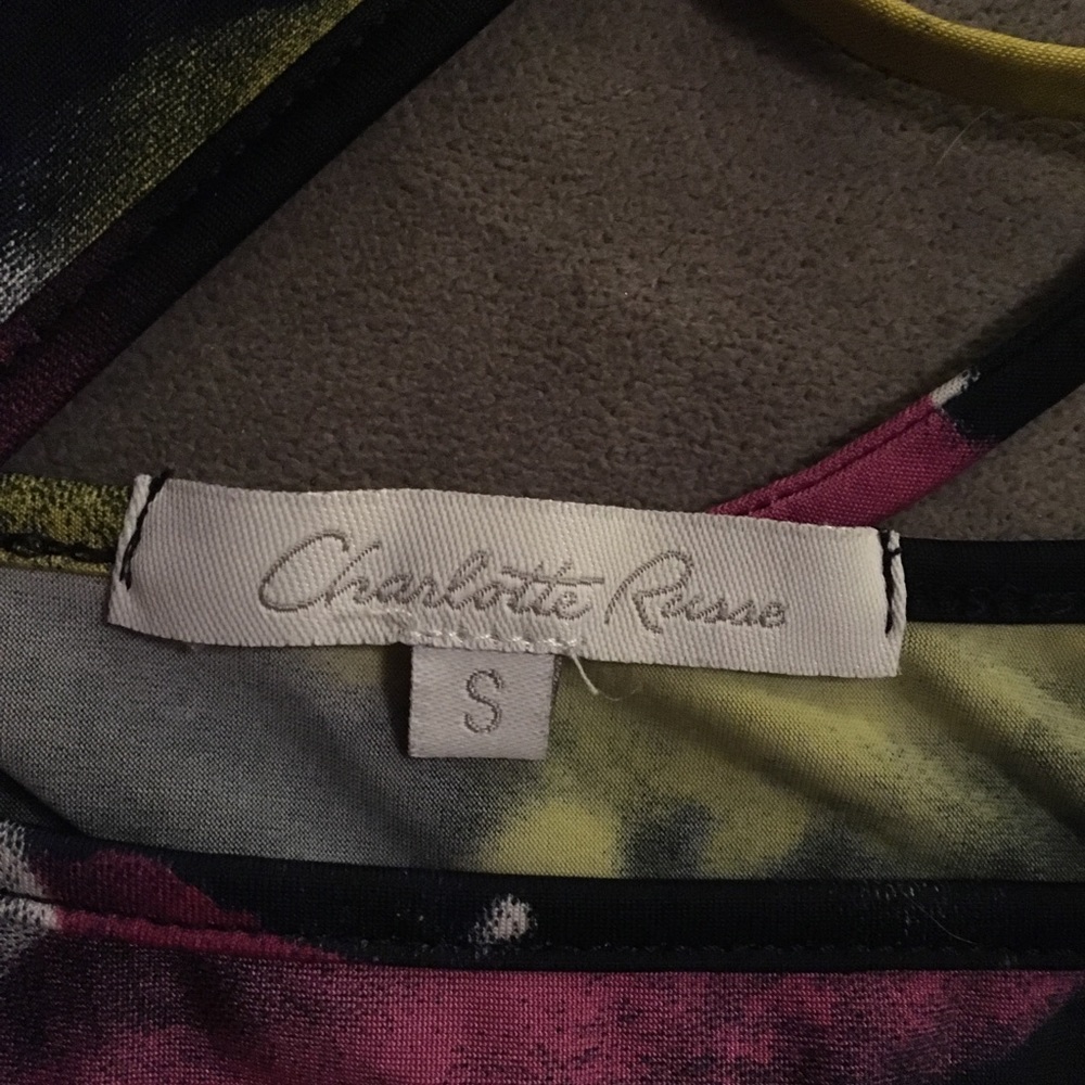 Size small top - Picture 3 of 3