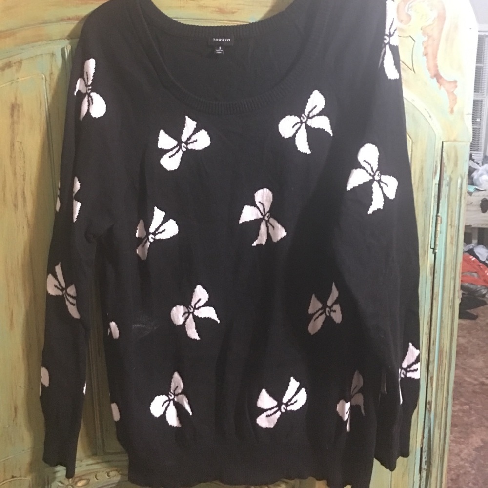 Size 3 torrid bow sweater