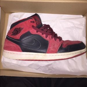 Air Jordan 1 suede bred
