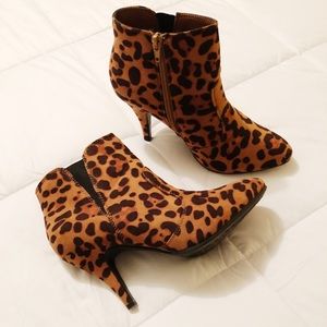 🖤TAN LEOPARD TULIP BOOTIES🖤
