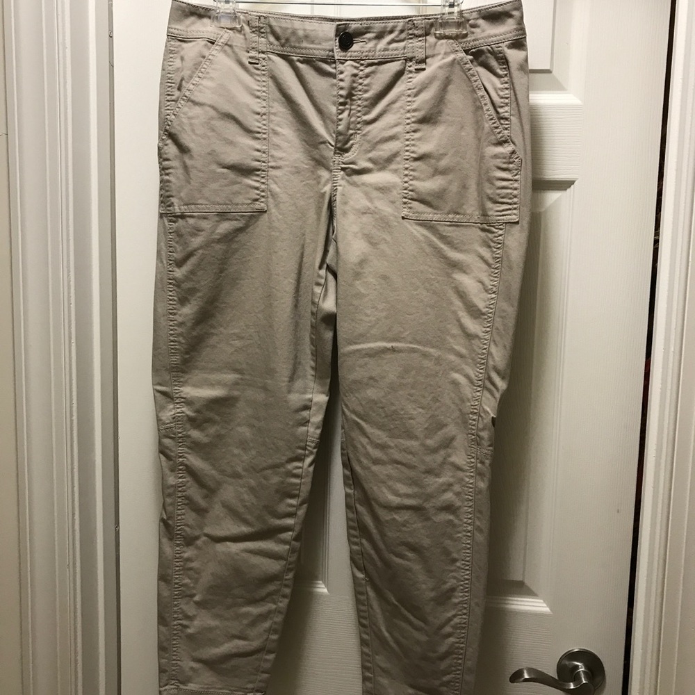 ➕Cream colored canvas type pant