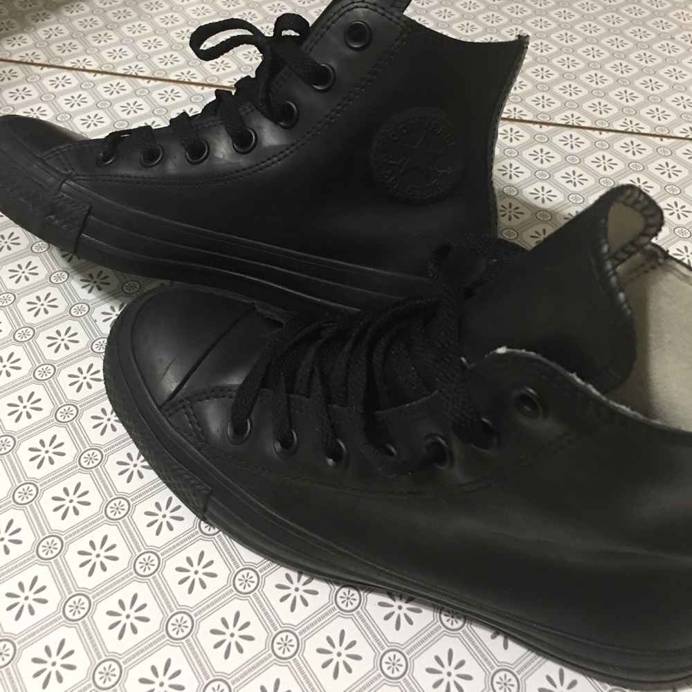 Black converse
