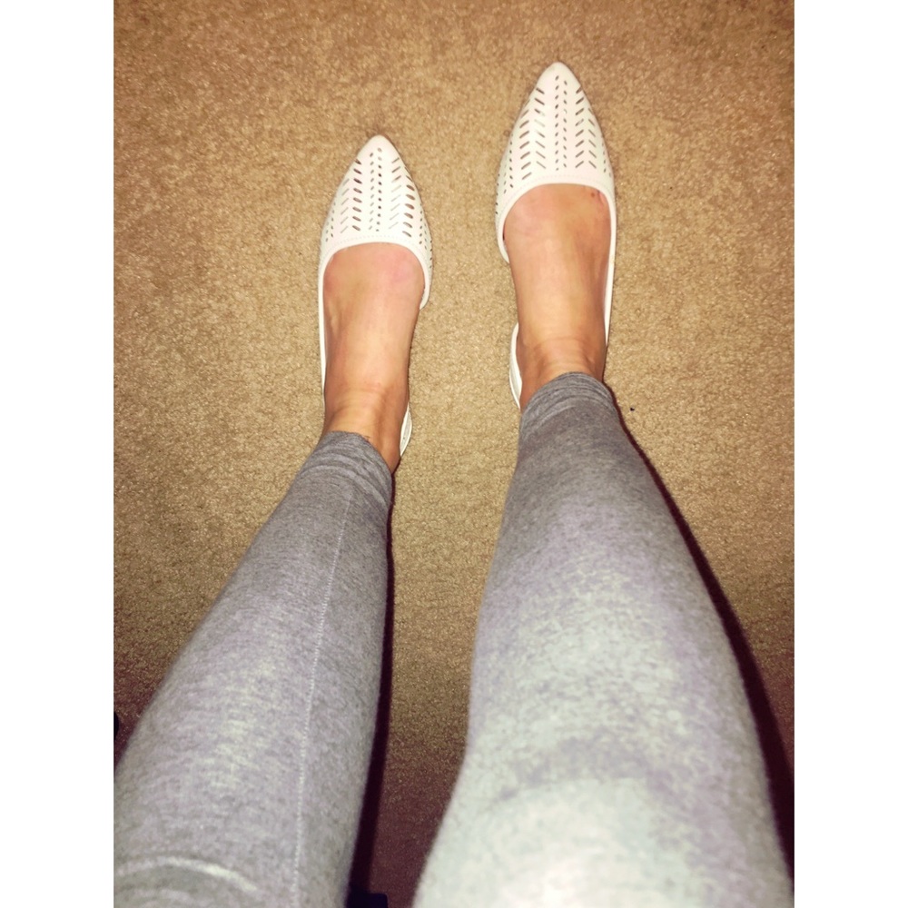 Super cute white pointed toe flats