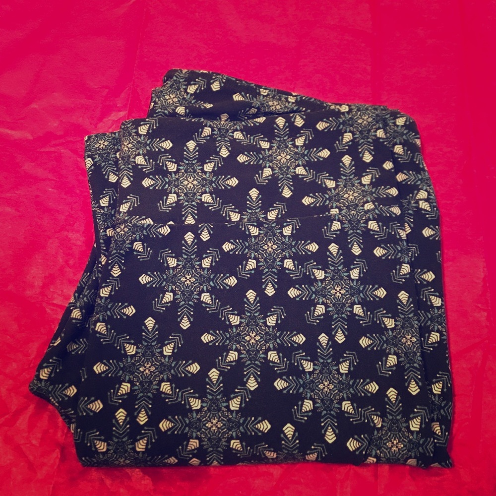 LuLaRoe snowflake ❄️ leggings