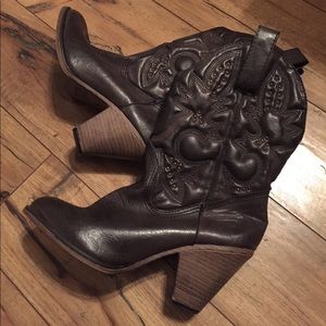 LIKE NEW 👢Girl Mia Ladies Boots