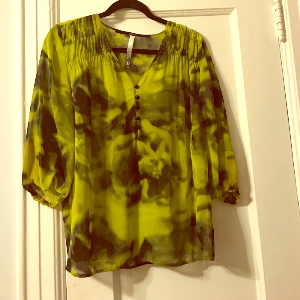 Gorgeous green and black “tie-dye”Kensie Blouse!