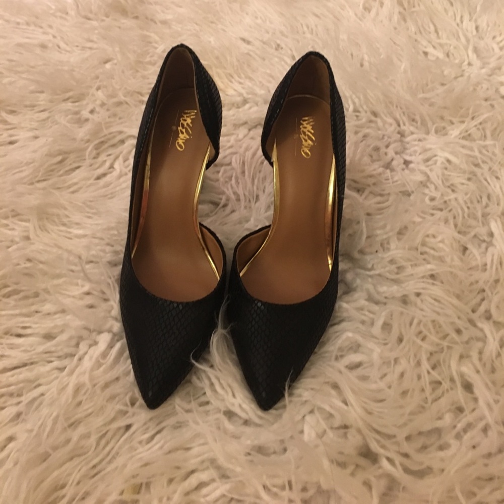 Black sued fake snake skin heels