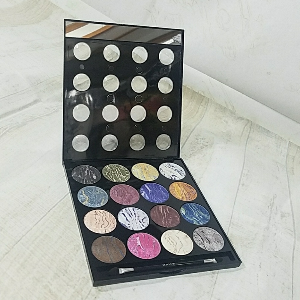 New! Large Mark. Eyeshadow Palette