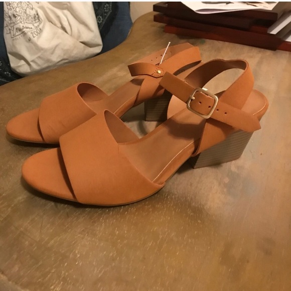 Old Navy Shoes - NWT Perfect everyday sandal