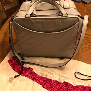 Brand new in package Tory Burch ‘Alexa Sachel’