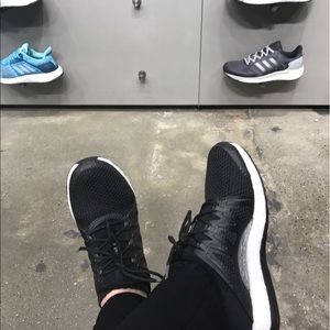 Meet your Posher, Laurie