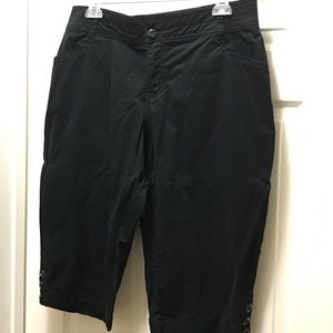 ➕Capri pant, fits like a Bermuda, just below knees