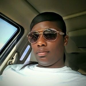 Meet your Posher, Monique