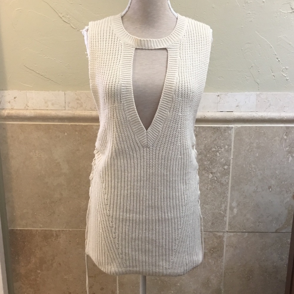 Uniq Ivory Knit Sleeveless Low V Neck Sweater M/L