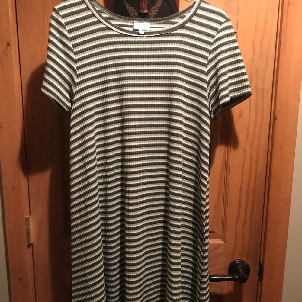 NWT Small LuLaRoe Carly Greenish Gray - Picture 1 of 3